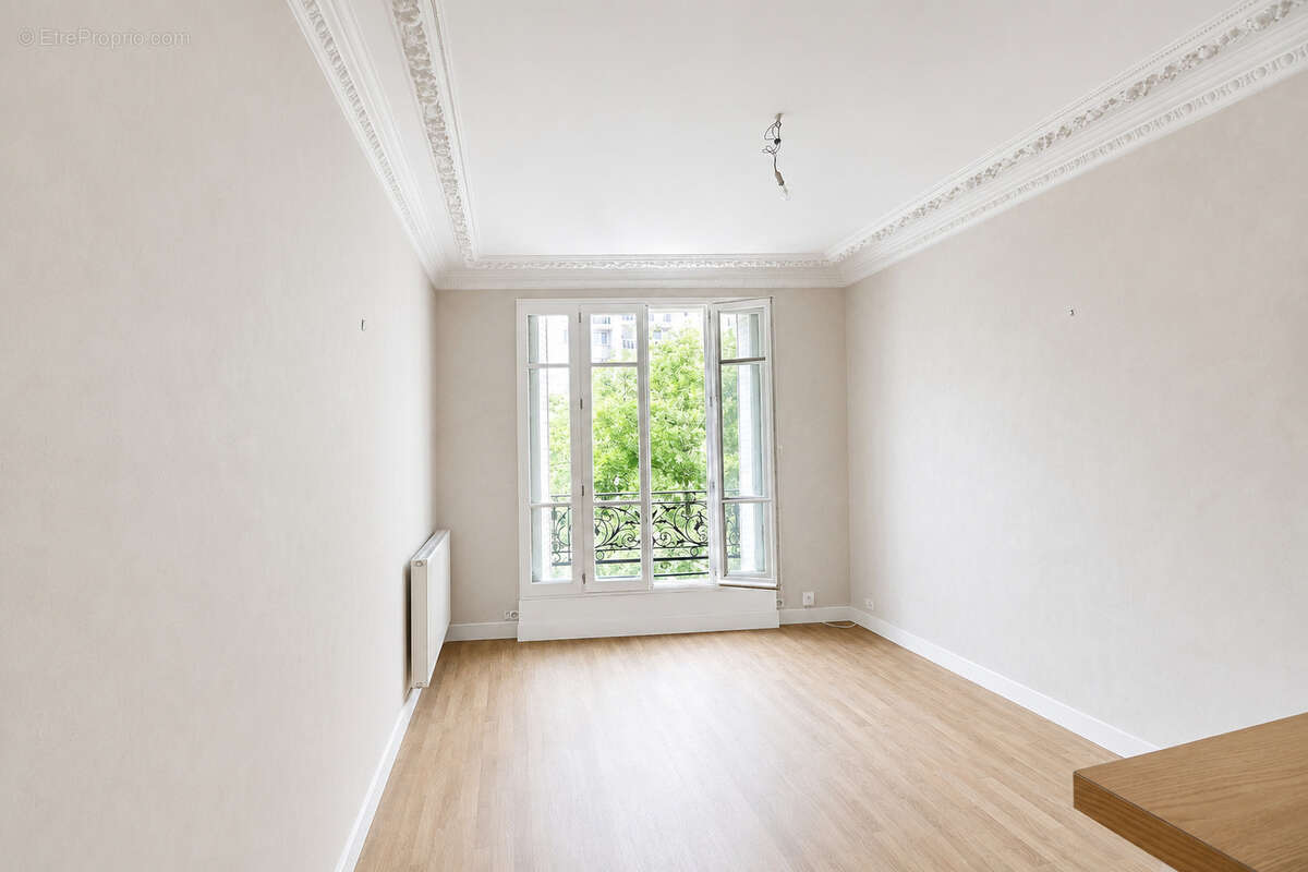 Appartement à PARIS-14E