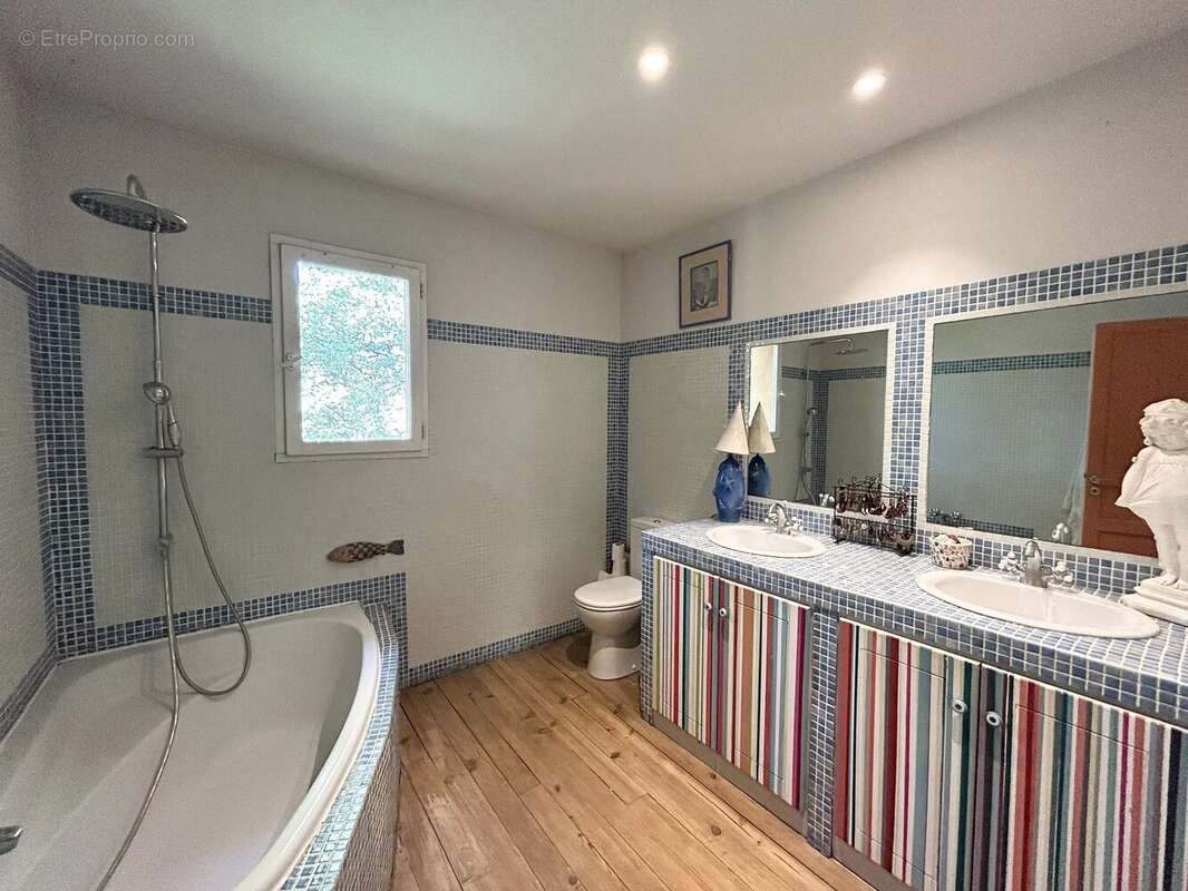 Bastide Provençale 6 pièces – 180 m² – GAREOULT - photo 13