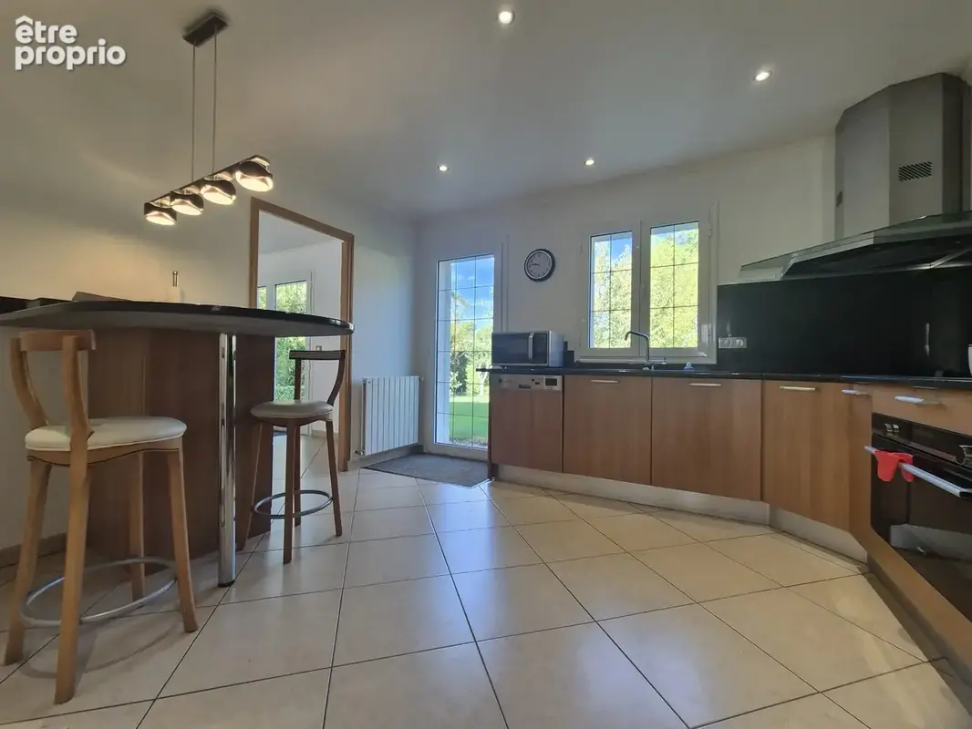 Belle construction traditionnelle   214 M2 habitables   Sous-sol total - photo 7
