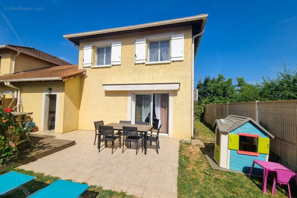 Maison à PONT-DE-CHERUY