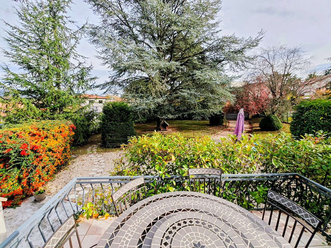 Maison à LA TOUR-DE-SALVAGNY