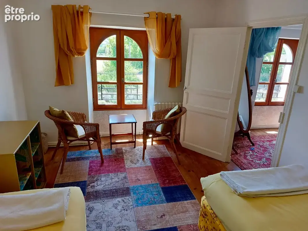 Elegante maison non-mitoyenne avec gîte, vaste dépendances, 2 km du centre ville - photo 12