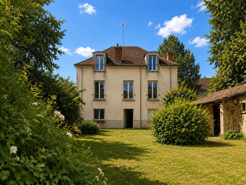 À vendre, maison de charme à 25 minutes de Paris, 6 pièces LE MEE SUR SEINE VILLAGE (77) - photo 2