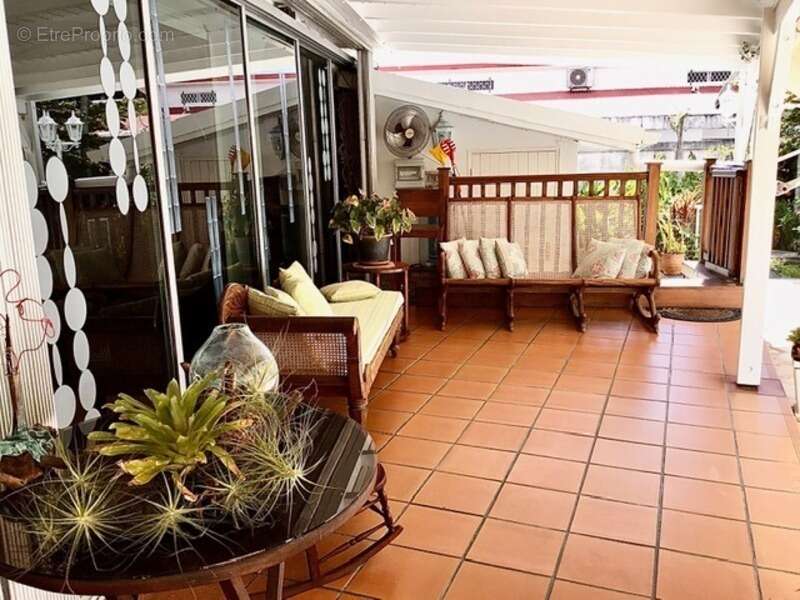 Maison à BAIE-MAHAULT