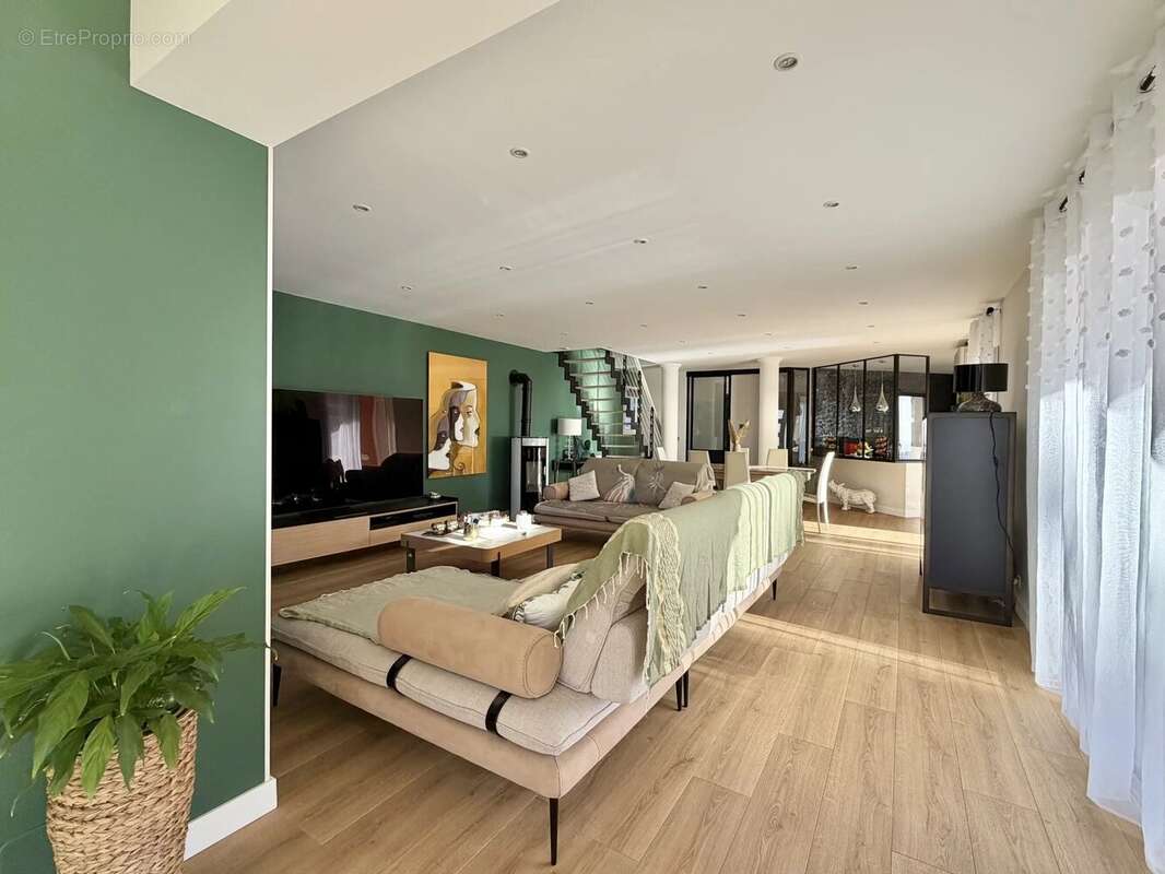 Maison à SAINT-LAURENT-DU-VAR