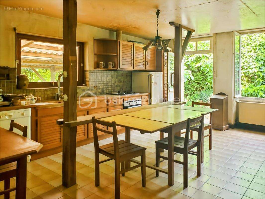 Maison à MAIRE-LEVESCAULT