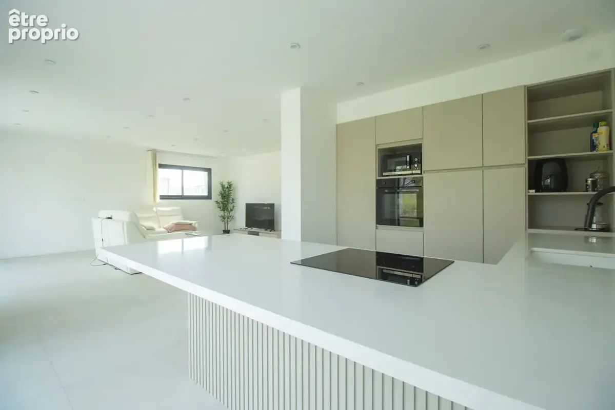 Maison contemporaine - 6 pièces - 145 m² - 4 chambres - Terrasse, Jardin et Garage - photo 9