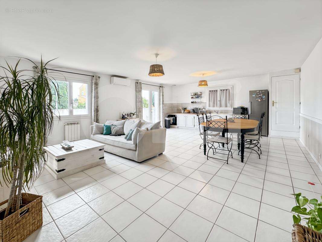 Maison à LA CRAU