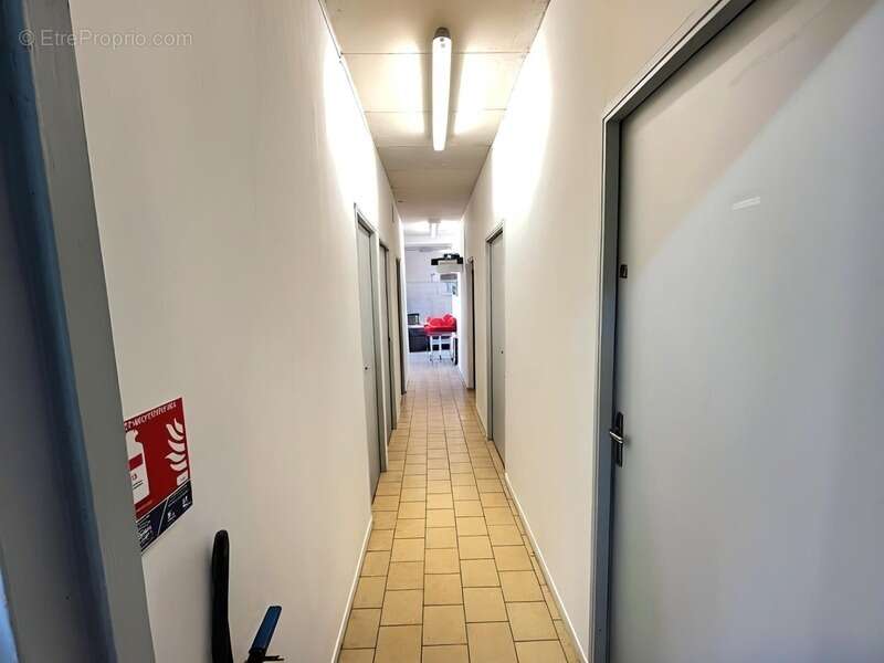 Commerce à SAINT-JEAN-DE-VEDAS