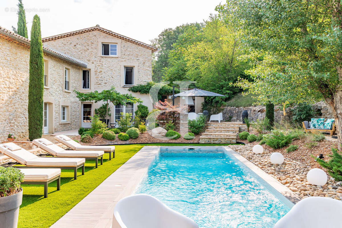 Maison 380 m² à Vaison-La-Romaine  - photo 4