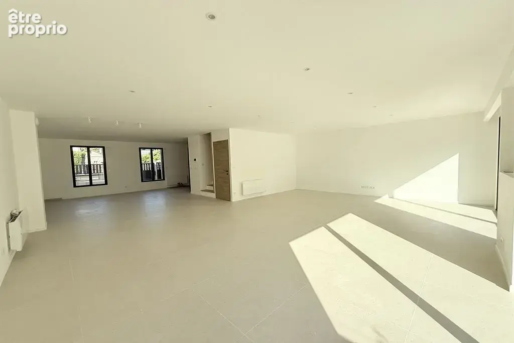 Vélizy-Villacoublay (78140), Yvelines – Maison neuve de 178 m², cinq chambres et jardin sud-ouest - photo 8