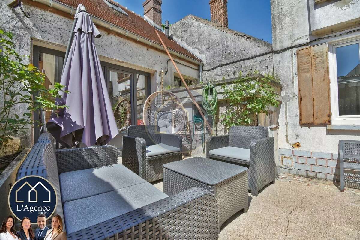 Maison à MONDONVILLE-SAINT-JEAN