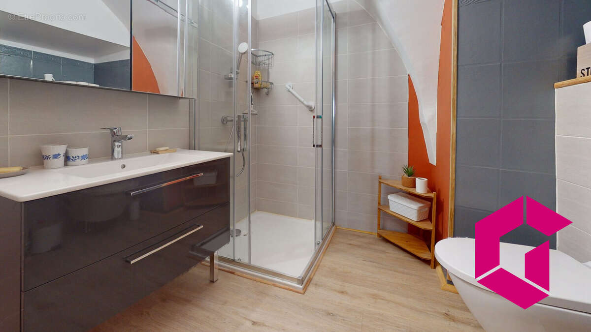 Maison à SAINT-GERMAIN-LEMBRON