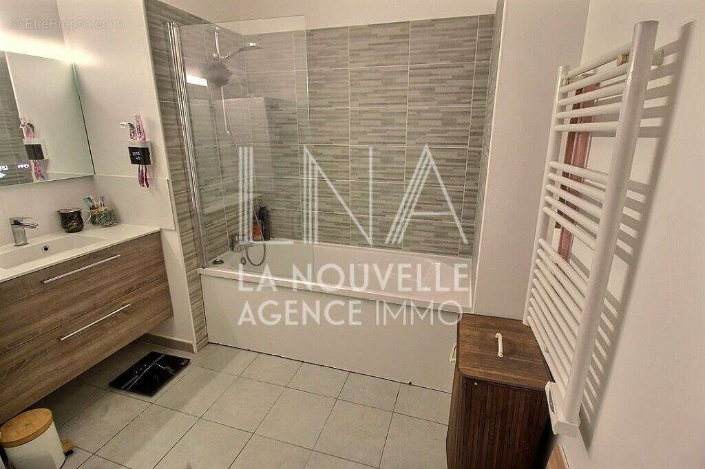 Appartement à LES LILAS