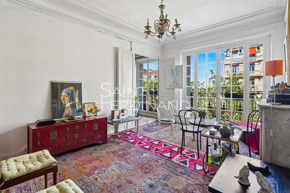 Appartement à NEUILLY-SUR-SEINE