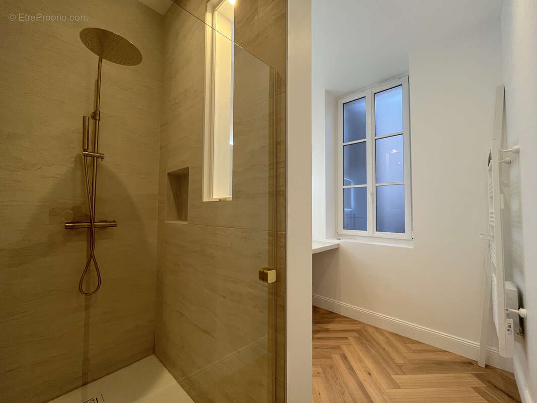 Toulon - Appartement Haussmanien de 160m2 refait à neuf - photo 9