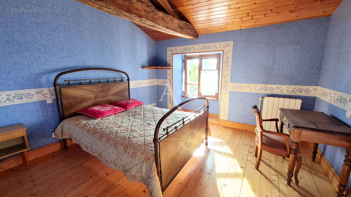 Maison à JARNAC-CHAMPAGNE