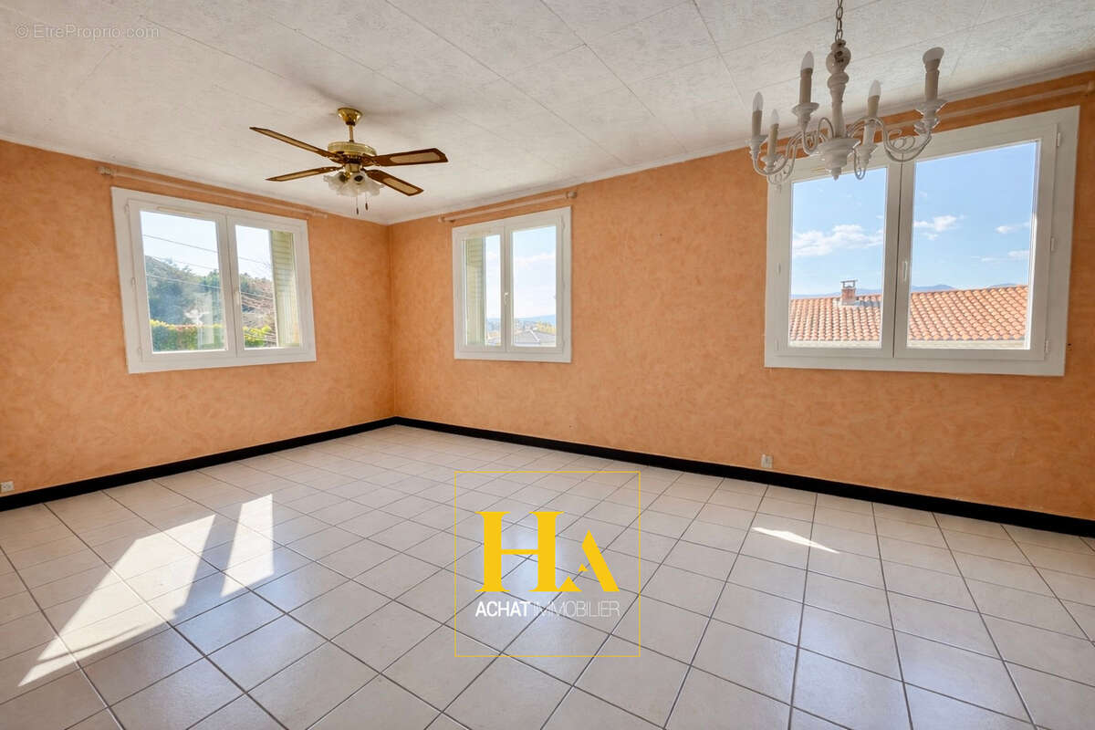 Maison à MONTELIMAR