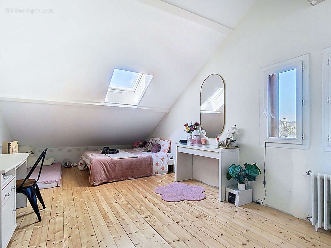 Maison avec gîte et piscine intérieure - photo 9