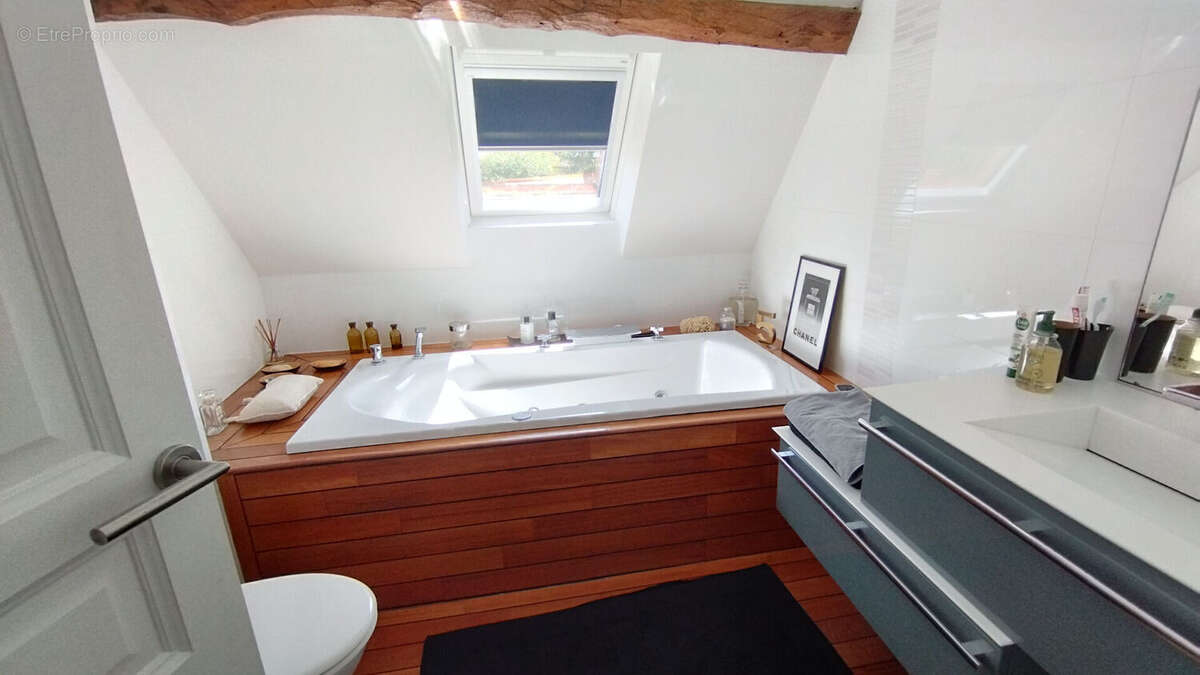 Maison à YZEURES-SUR-CREUSE