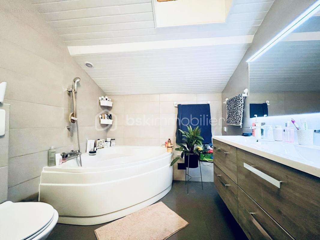 Maison à EMERAINVILLE