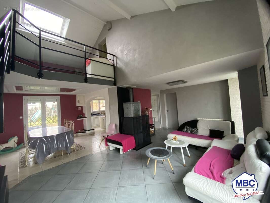 Maison à MONTREVAULT