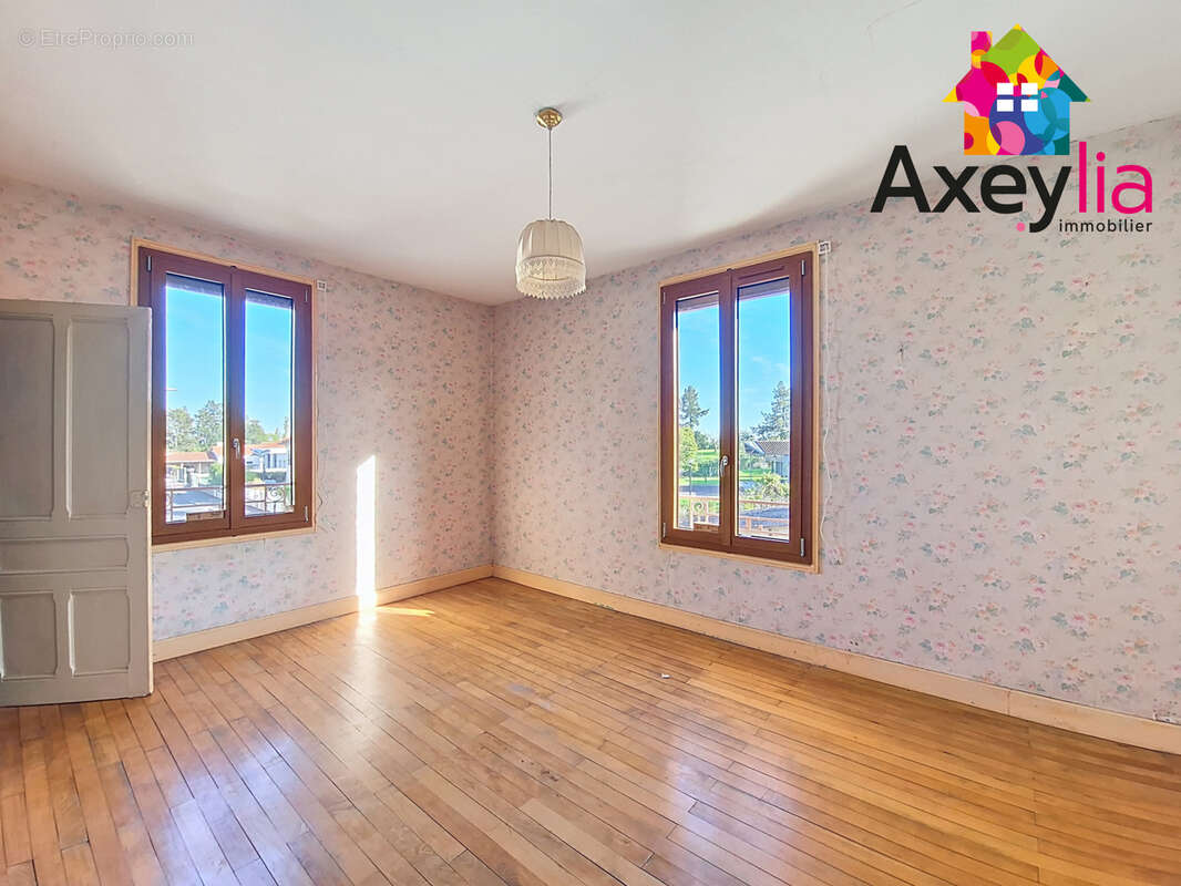 Maison à LA PACAUDIERE