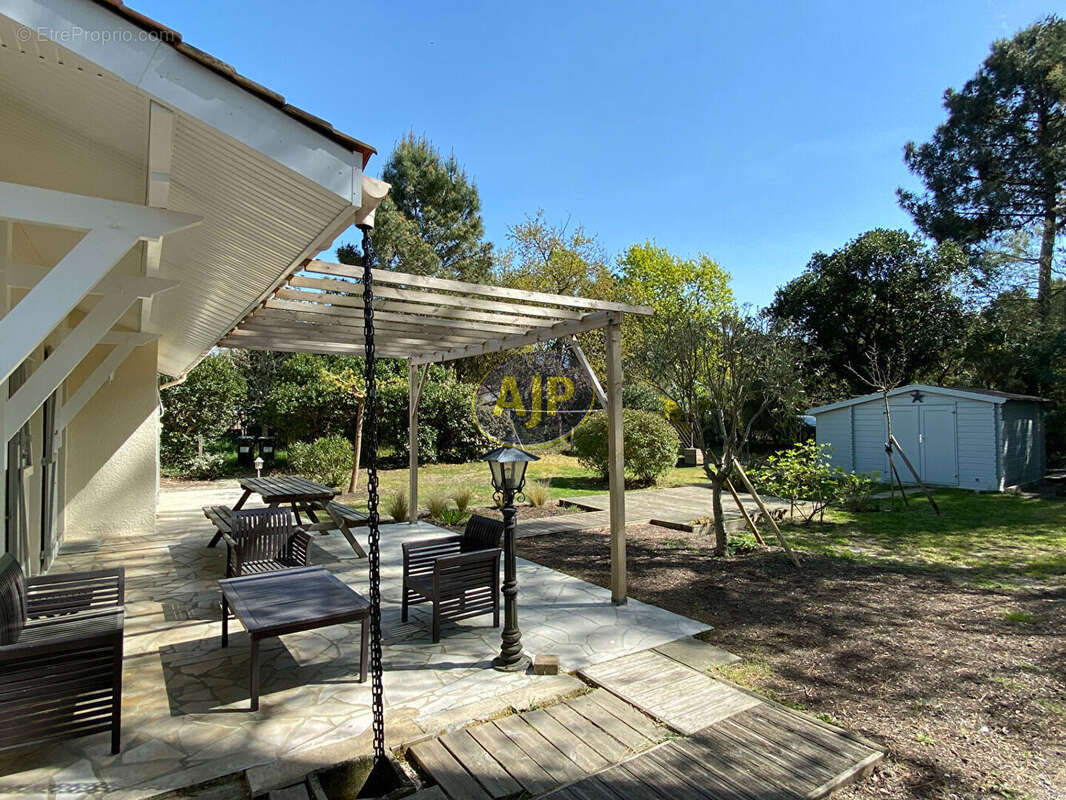 Maison à VENDAYS-MONTALIVET