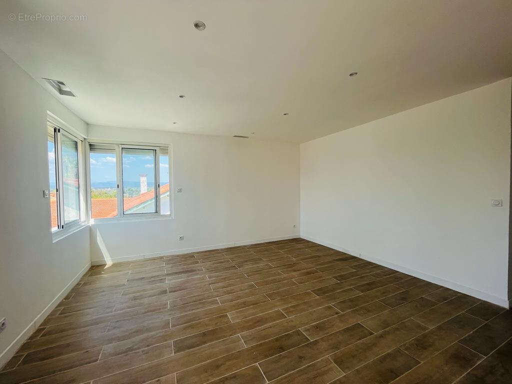 Maison à CORNEILHAN