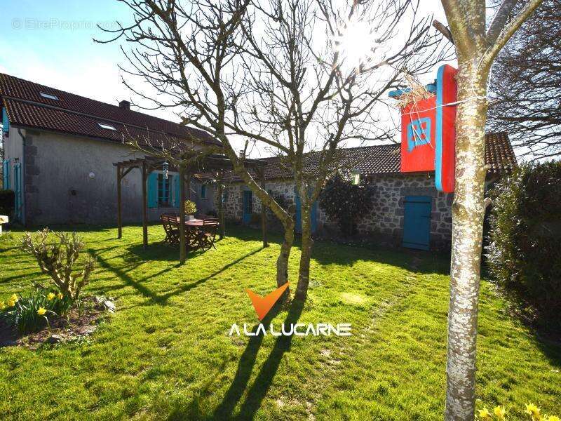 Maison à MONCOUTANT