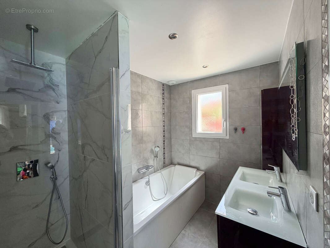Maison 300m2 avec Piscine et Prestations Haut de Gamme à La Penne-sur-Huveaune - photo 12