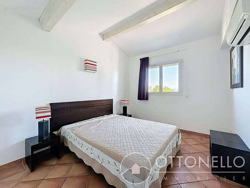 Maison à ROQUEBRUNE-SUR-ARGENS