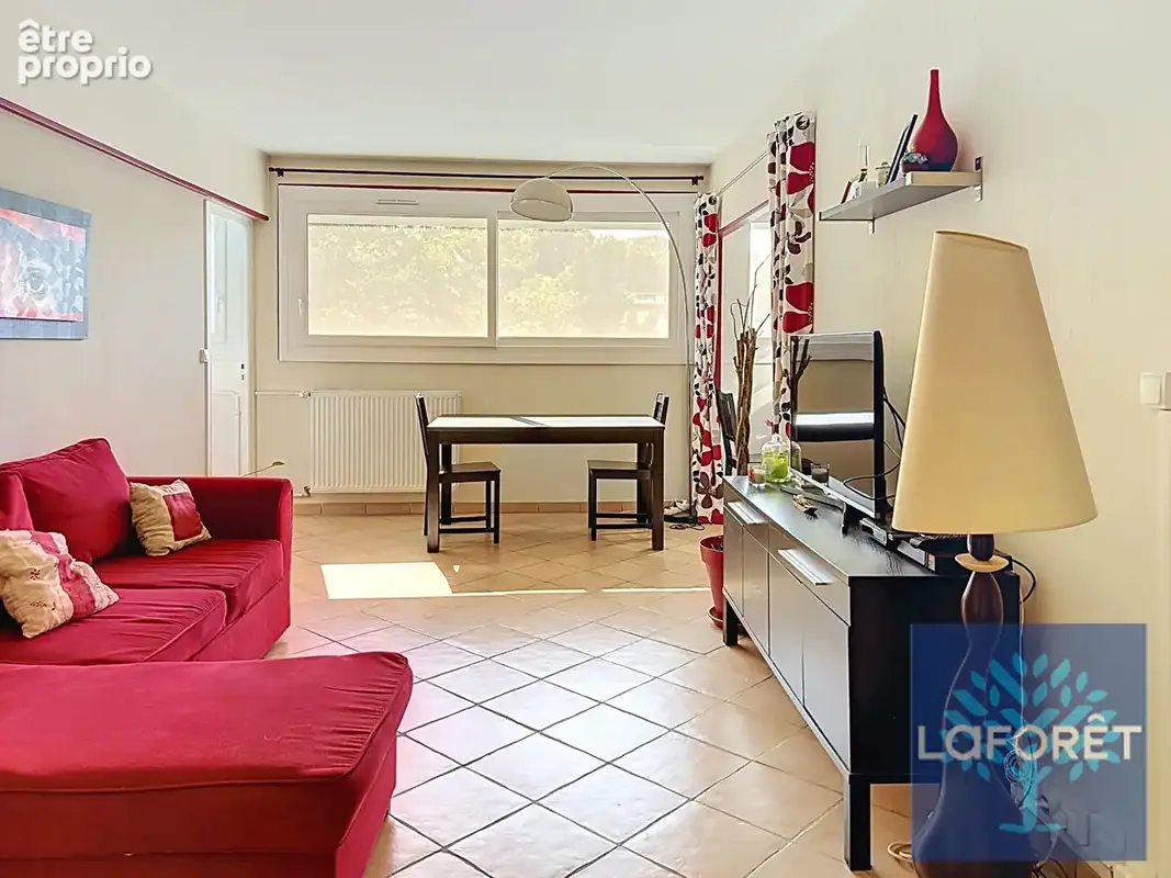 Appartement F3 65,72 m² Résidence sécurisée au coeur d'un grand parc - photo 3