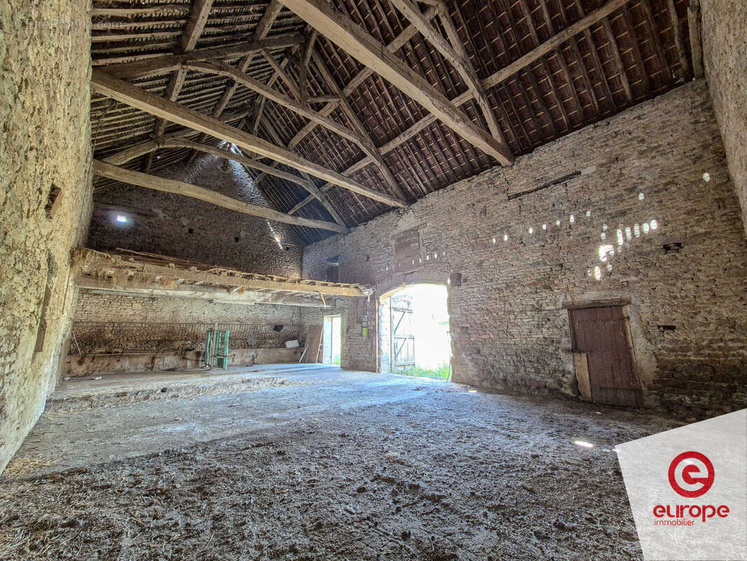 Ferme 10 pièces de 258m2 avec jardin et dépendances à Guillon-Terre-Plaine - photo 16