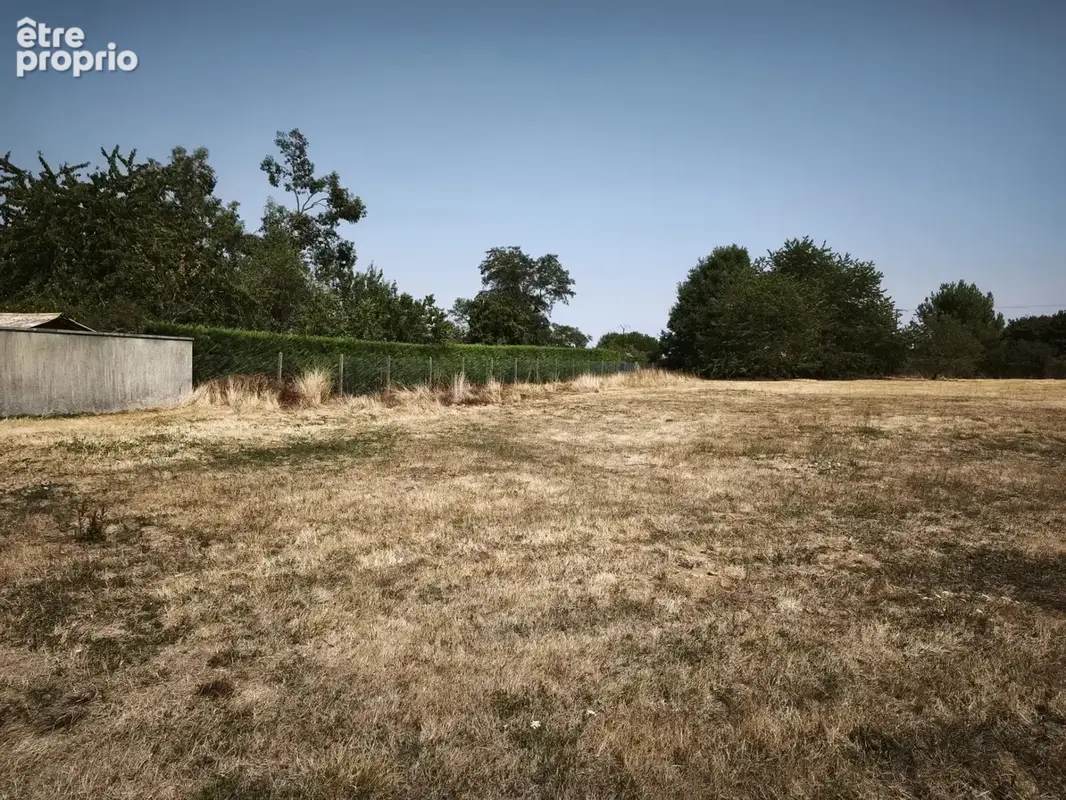 Terrain constructible non viabilise - chire en montreuil - photo 2