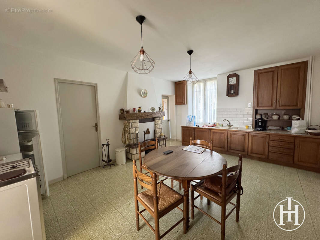 Maison à SAINT-BONNET-TRONCAIS