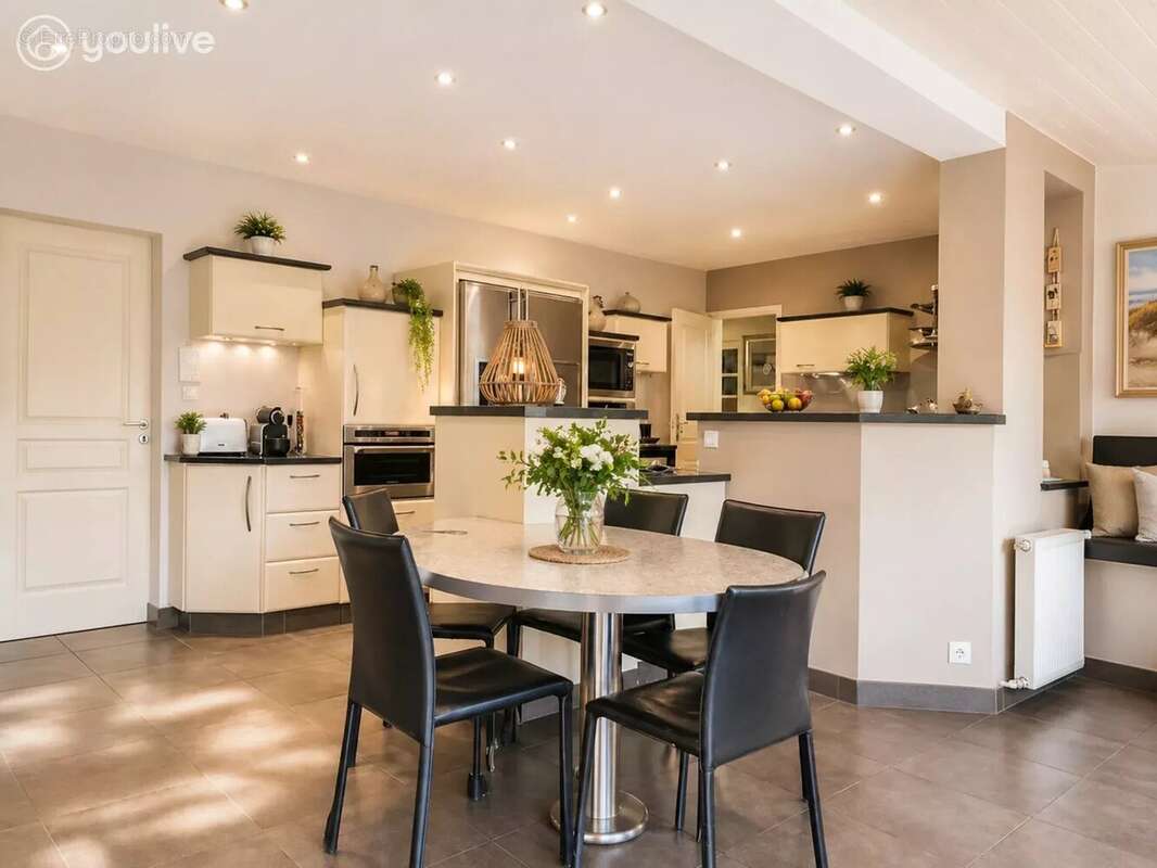 Chemillé – Propriété familiale rénovée avec parc arboré de 2 700 m² – DPE A - photo 3