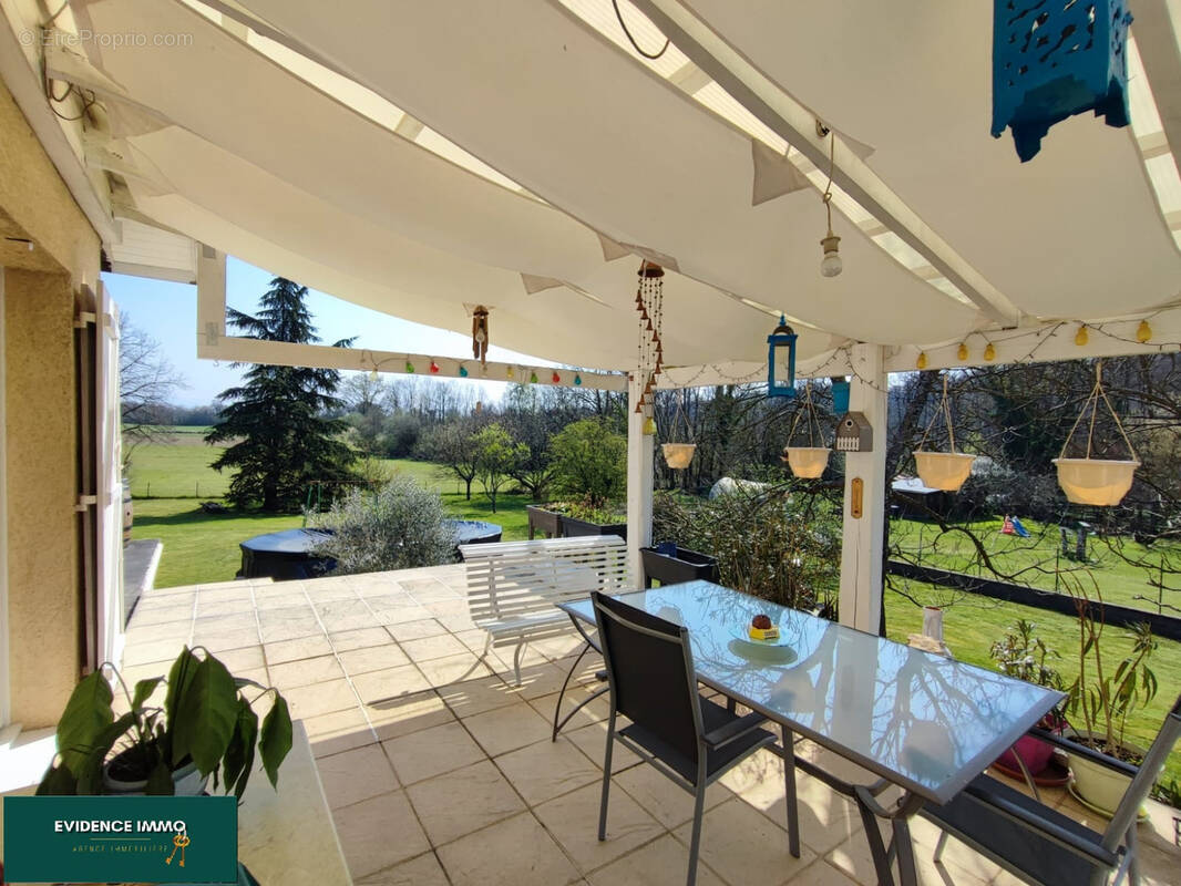 Maison à SALAGNON