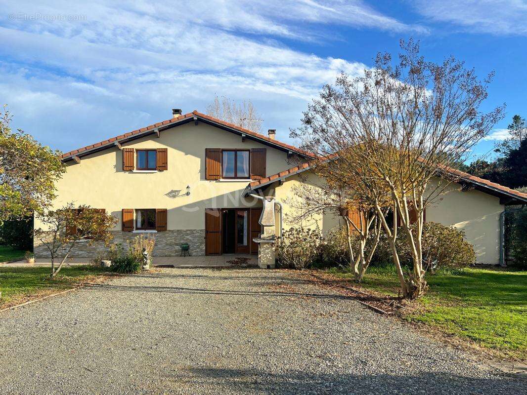 Maison à SAINT-ETIENNE-D'ORTHE