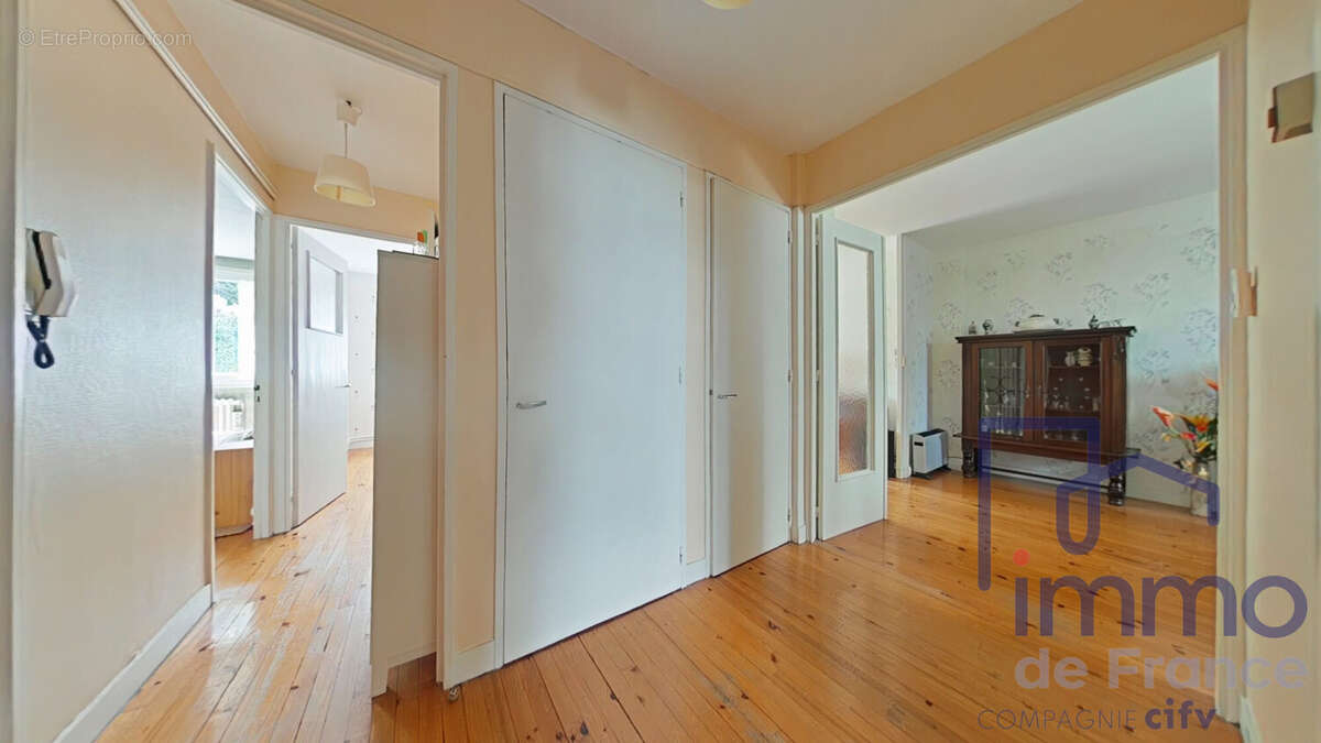 Appartement 64 m² à Saint-Etienne  - photo 9