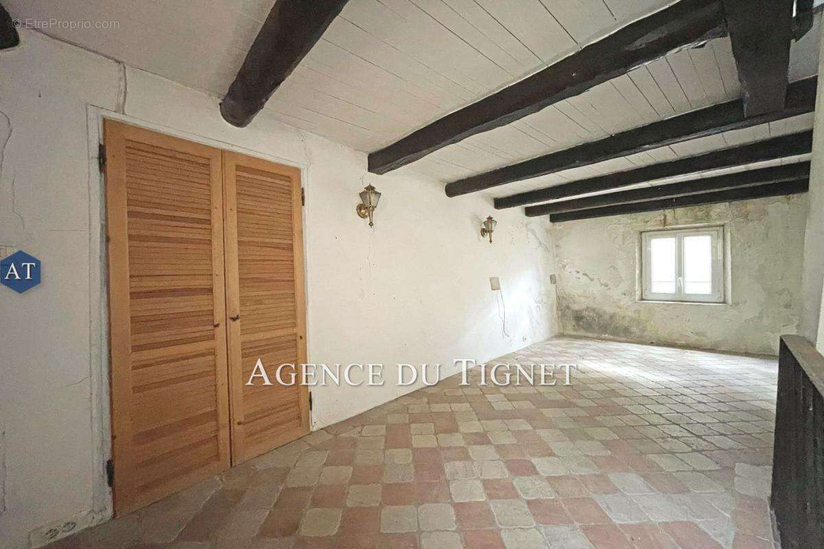 Maison à SAINT-CEZAIRE-SUR-SIAGNE