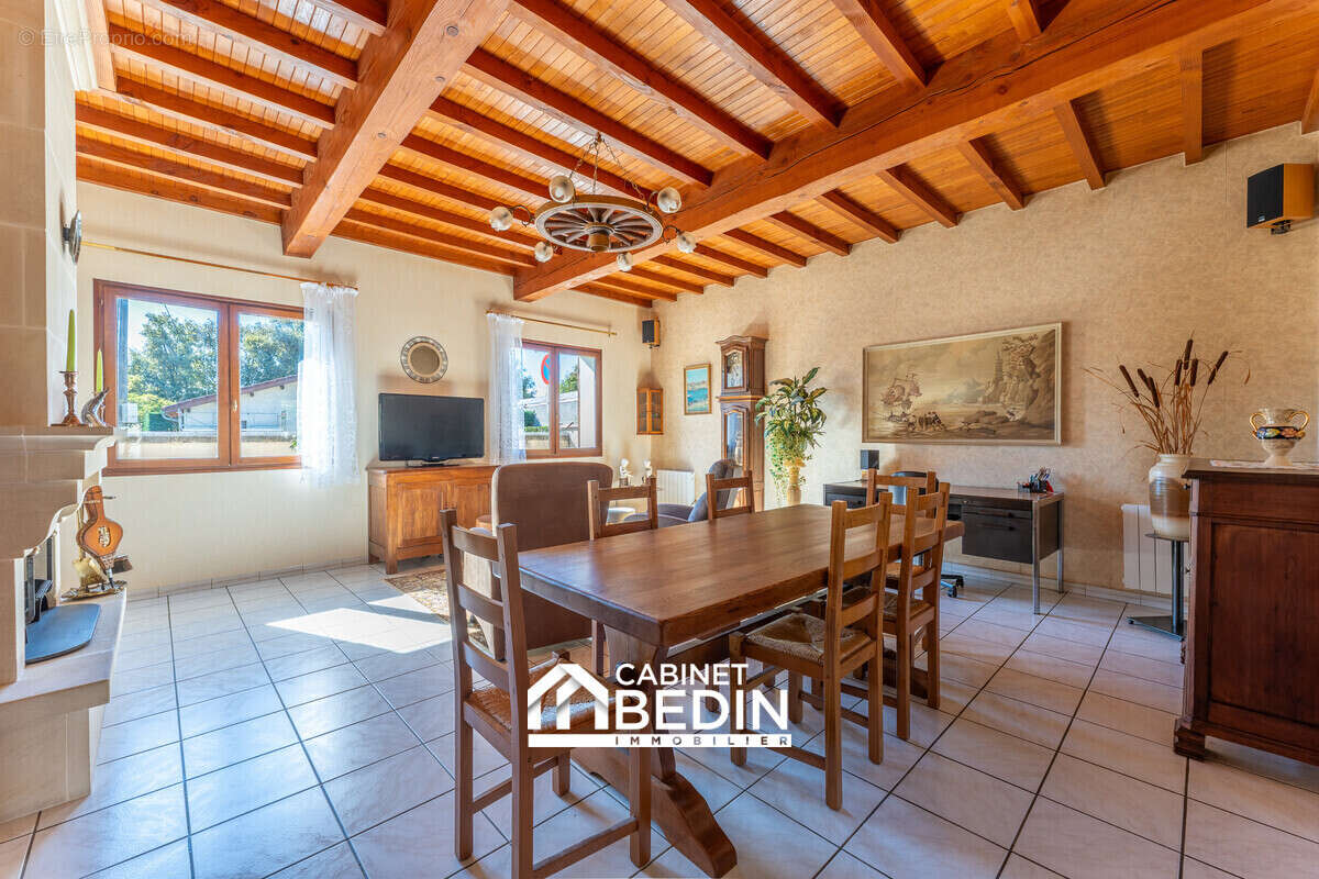 Maison à BLANQUEFORT