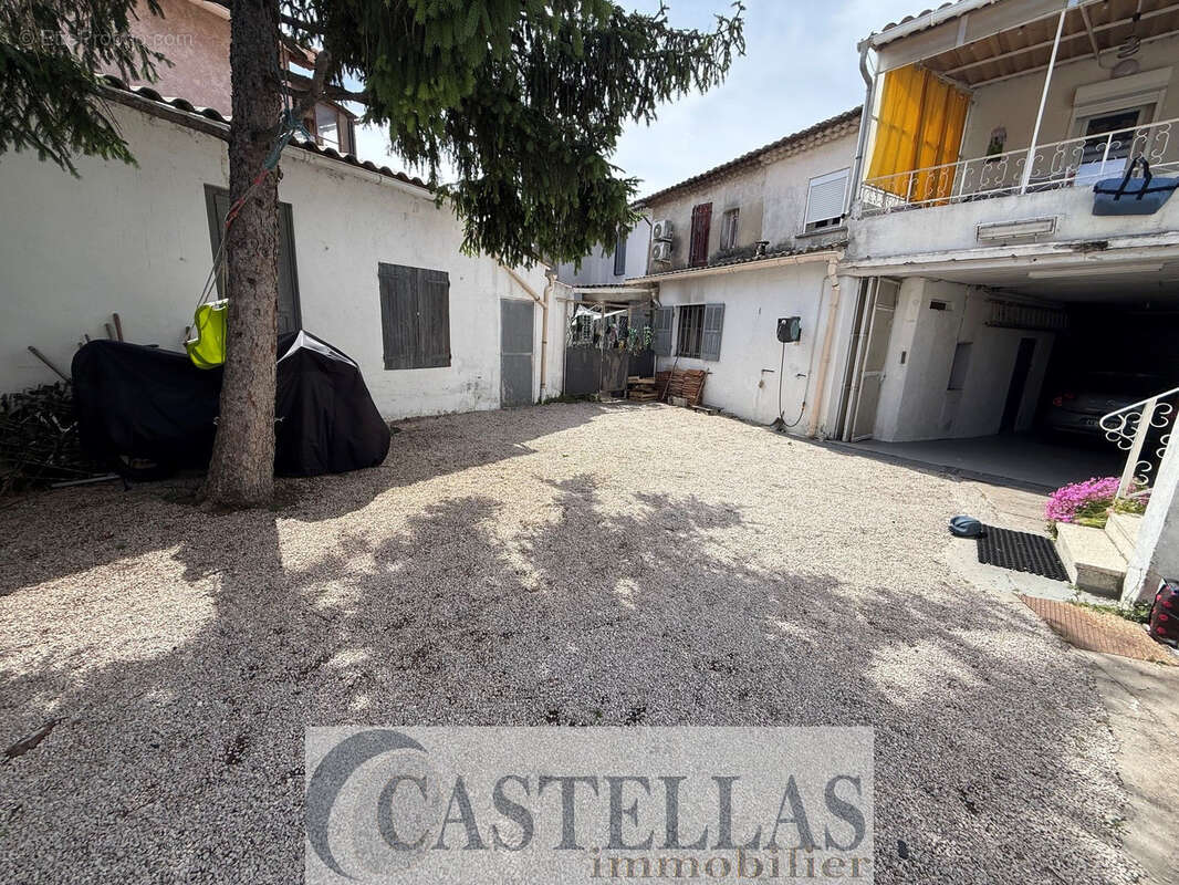 Maison à ROQUEFORT-LA-BEDOULE