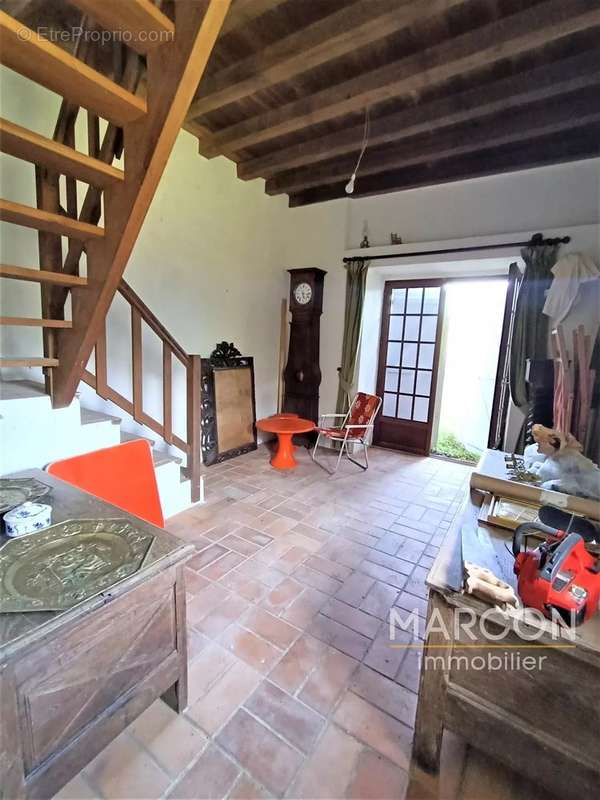 Maison à SAINT-HILAIRE-LE-CHATEAU