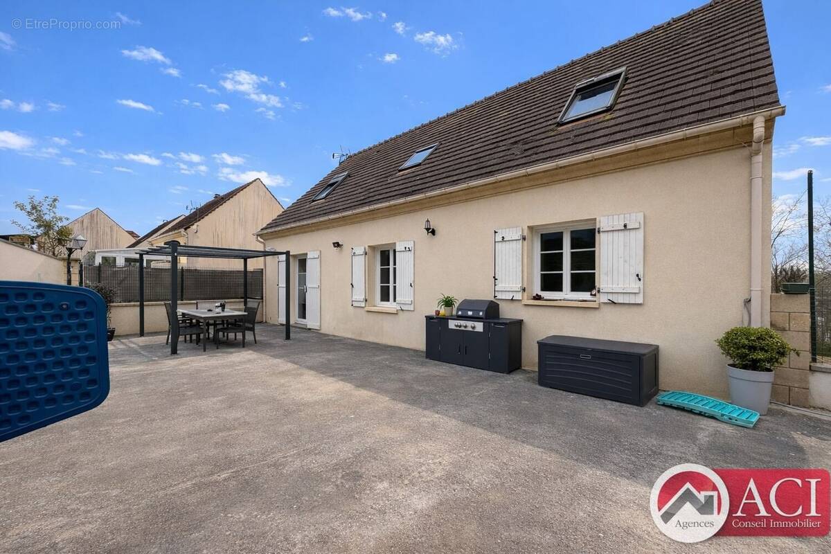 Maison à MERU