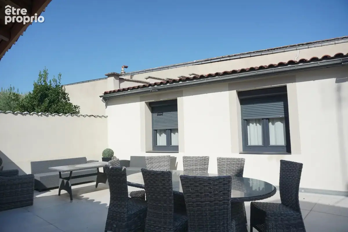 À vendre   Maison impeccable avec extérieur convivial   Lyon 8e - photo 3