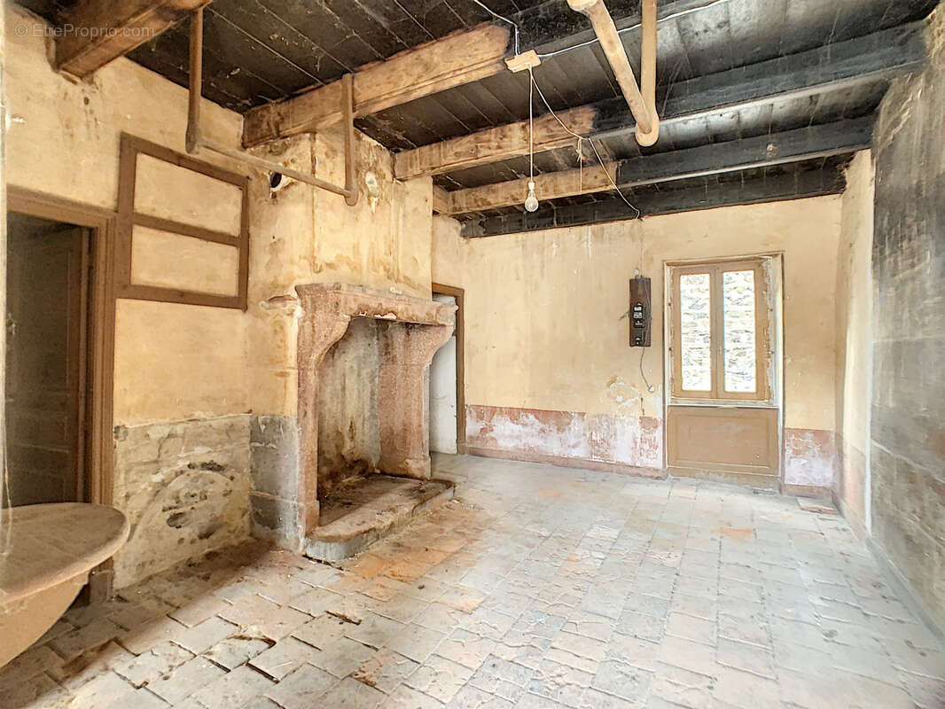 Maison à MONTAIGUT-LE-BLANC