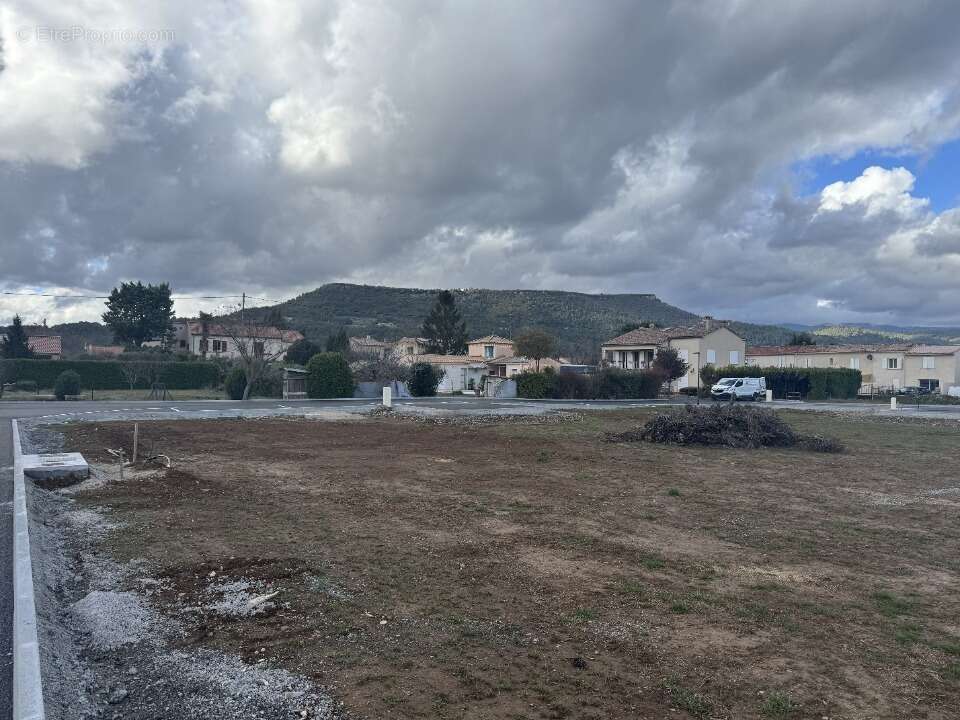 Terrain à LES MEES