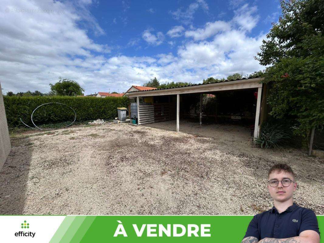 Maison à MONTS-SUR-GUESNES
