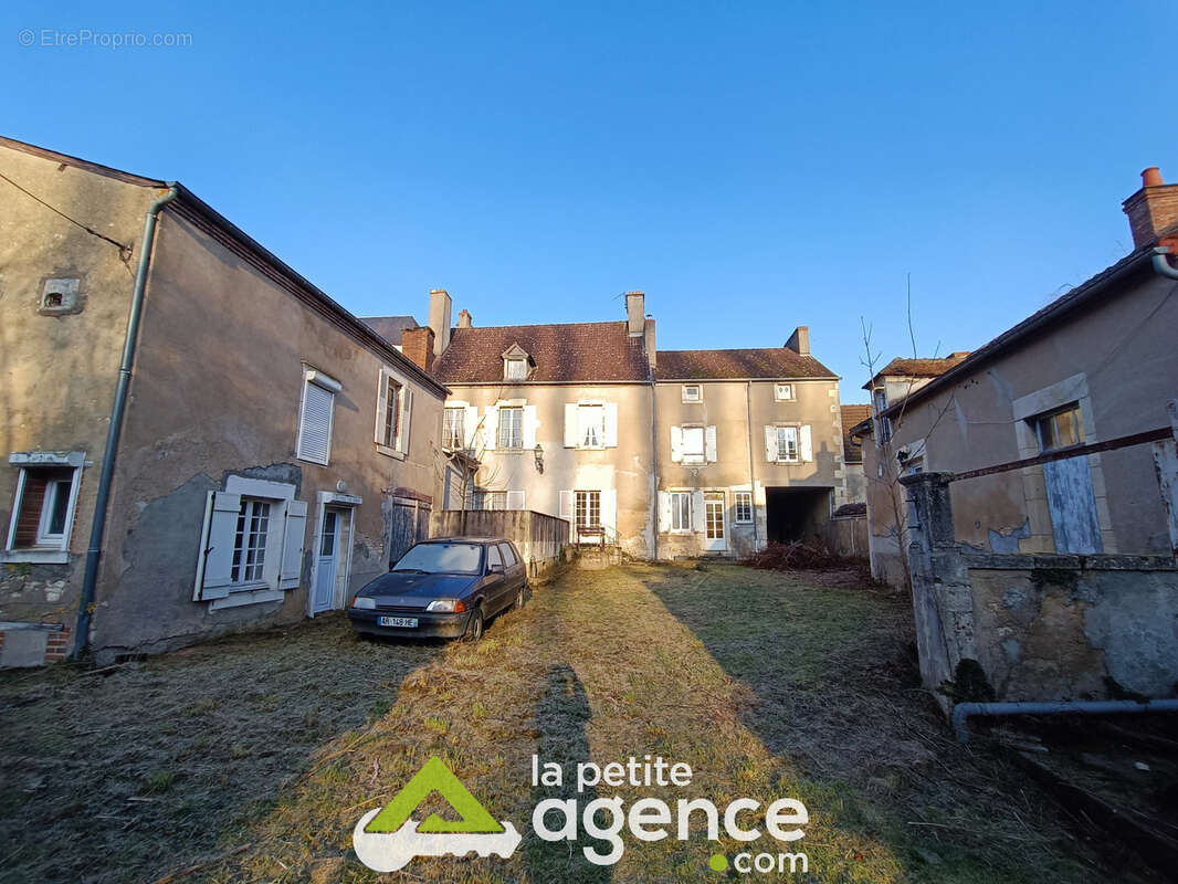 Appartement à SANCERGUES